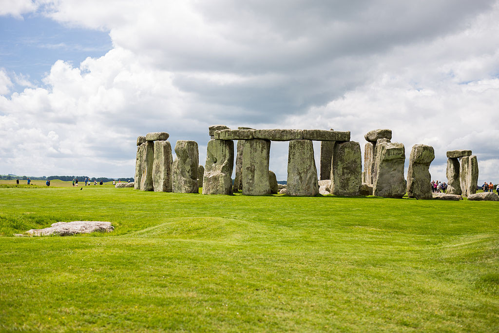 "Stonehenge from the Distance" by ExtraMilePhotoUKis licensed under CC BY-SA 3.0.